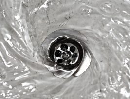Comment stopper les remontées d’odeurs des canalisations : évier cuisine et salle de bain ?