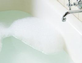Comment déboucher une douche bouchée ?