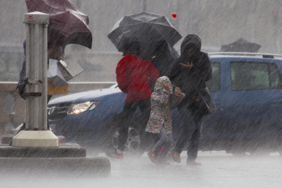 Neige, Coups De Vent (70 Km/h), Fortes Pluies… Météo France Prévoit Un ...